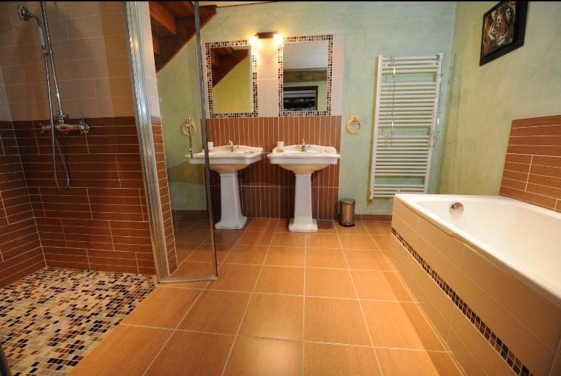 Le Domaine De Saint-Thomin Bed and Breakfast Nostang Rum bild