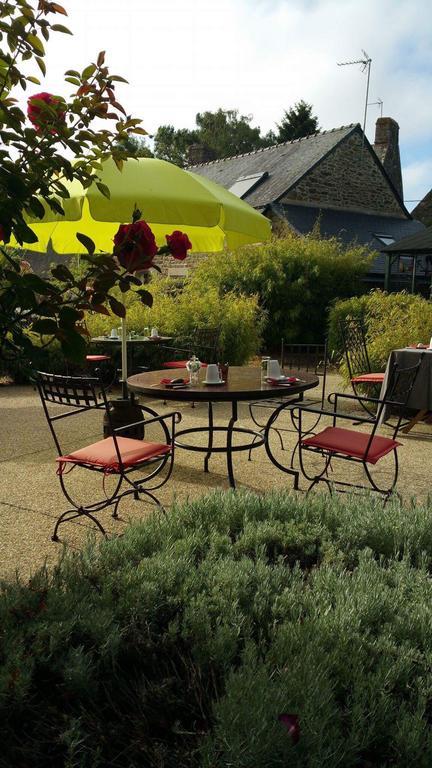 Le Domaine De Saint-Thomin Bed and Breakfast Nostang Exteriör bild
