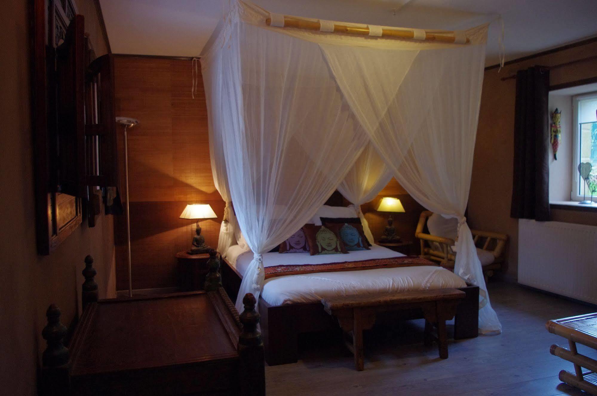 Le Domaine De Saint-Thomin Bed and Breakfast Nostang Exteriör bild