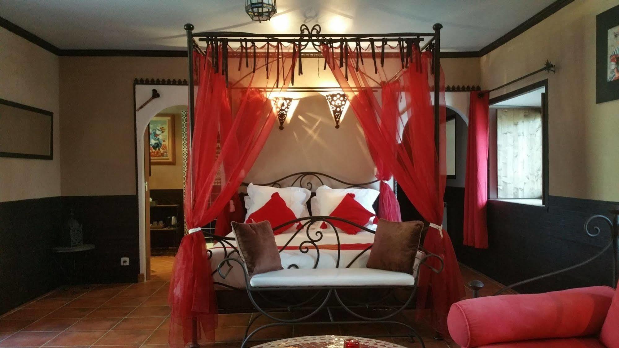 Le Domaine De Saint-Thomin Bed and Breakfast Nostang Exteriör bild