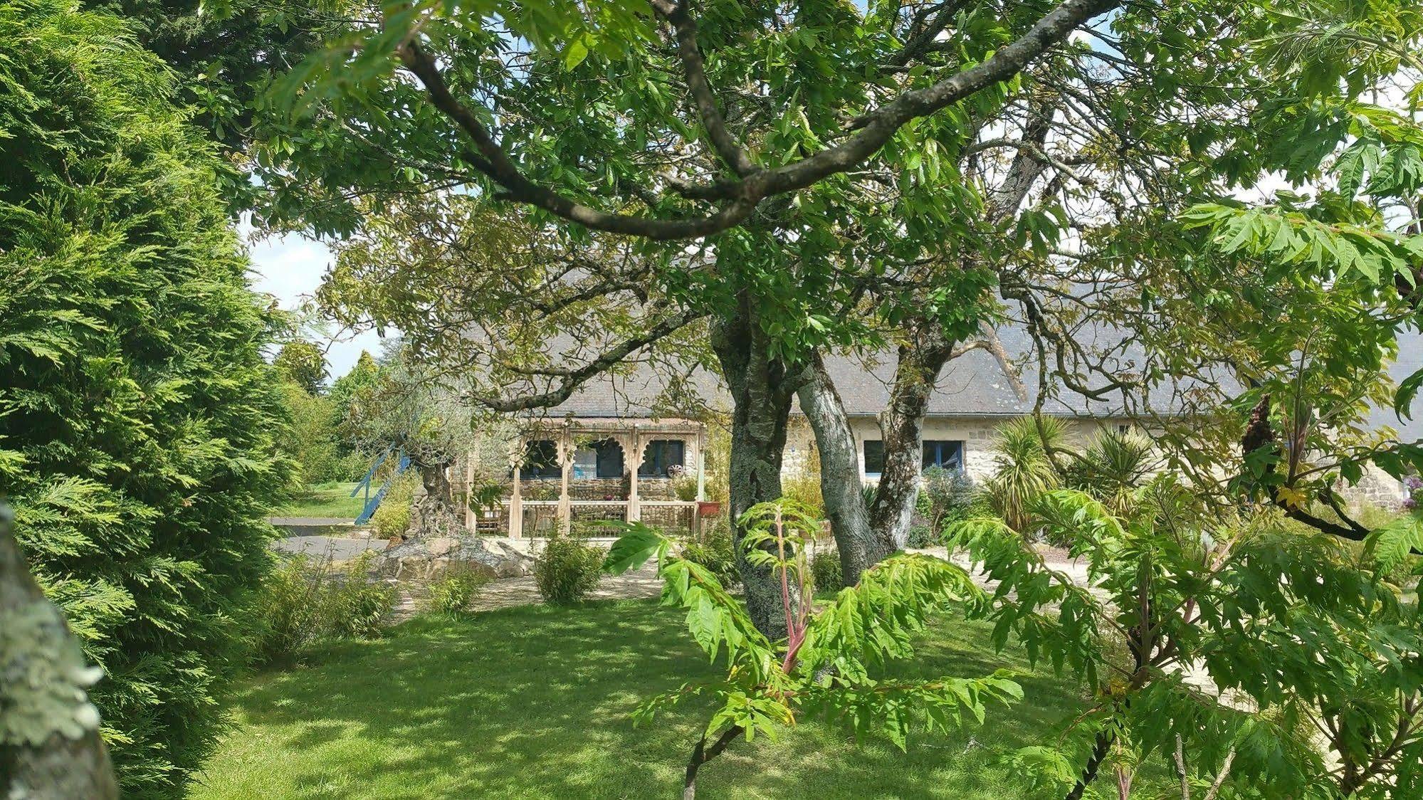 Le Domaine De Saint-Thomin Bed and Breakfast Nostang Exteriör bild