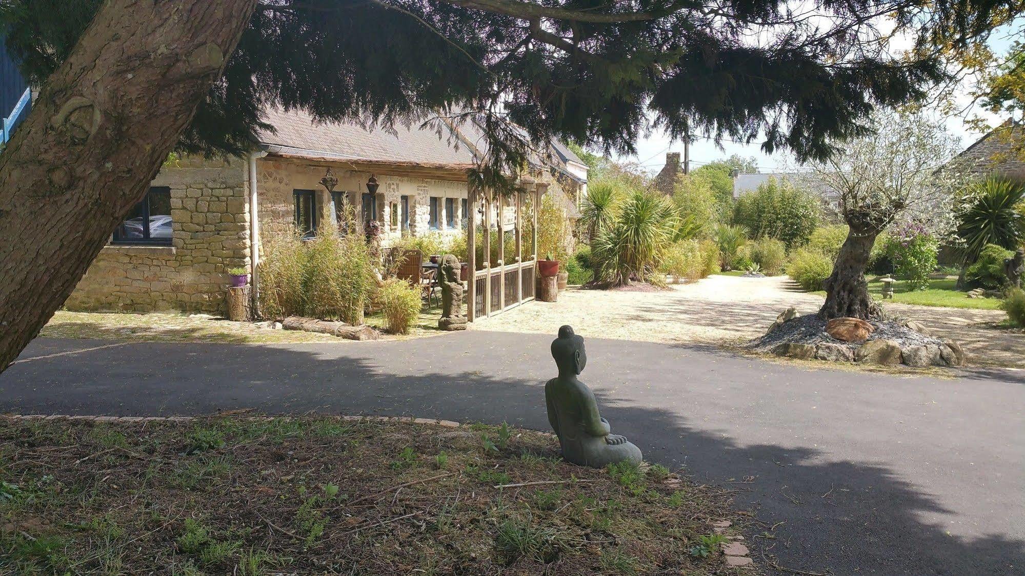 Le Domaine De Saint-Thomin Bed and Breakfast Nostang Exteriör bild
